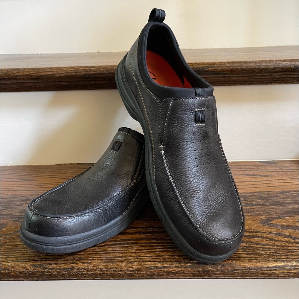 CLARKS: Men's size 13, black leather, Travel Trek Seattle loafers